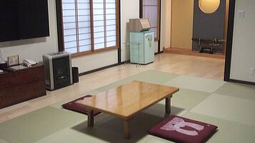 Japanese Style Room for 6 Guests | Minibar, in-room safe, free WiFi