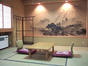 Japanese Style Room with Shared Toilet for 6 Guests | Minibar, in-room safe, free WiFi - Shinseikan (Nishiwaga)