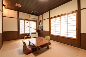 Japanese Western Style Room for 5 Guests | Minibar, in-room safe, free WiFi - Shinseikan (Nishiwaga)