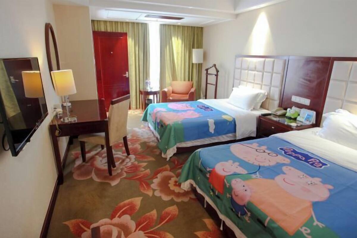 Cortinas blackout, camas extra, wifi gratis y ropa de cama 