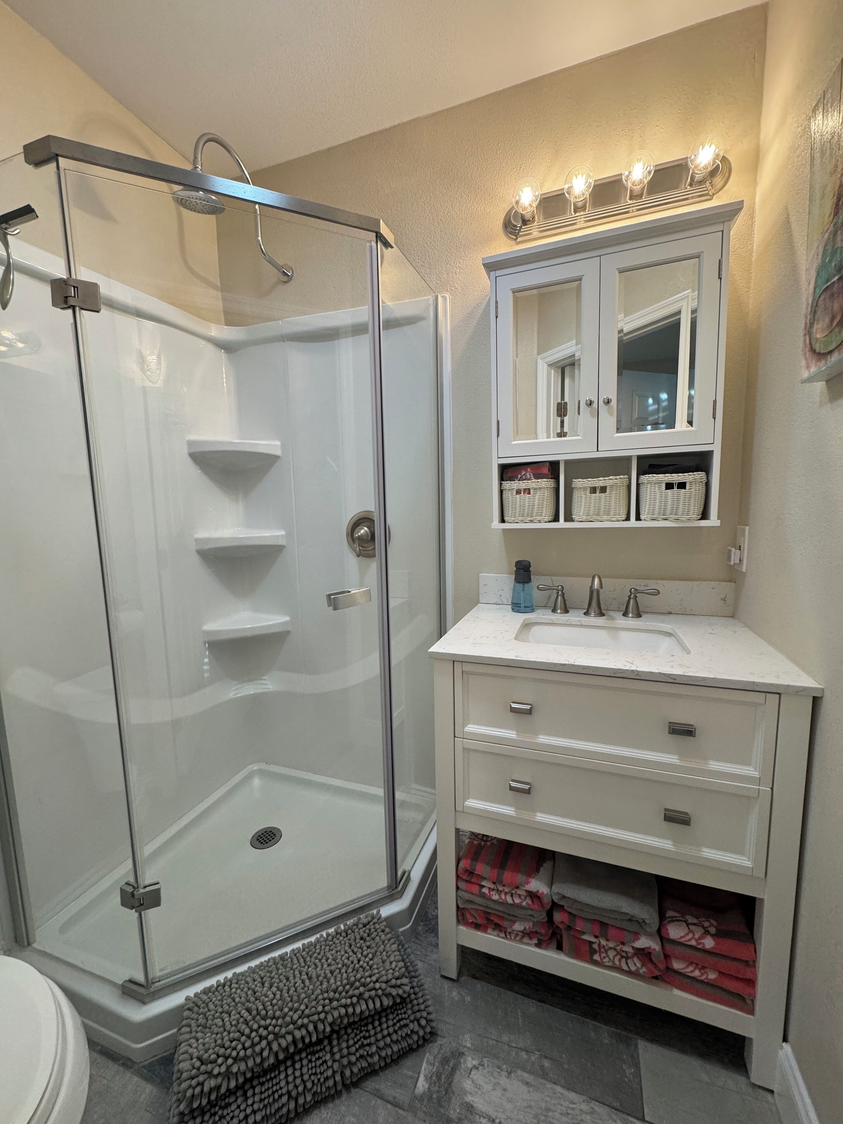 シャワー、ヘアドライヤー、タオル、石鹸