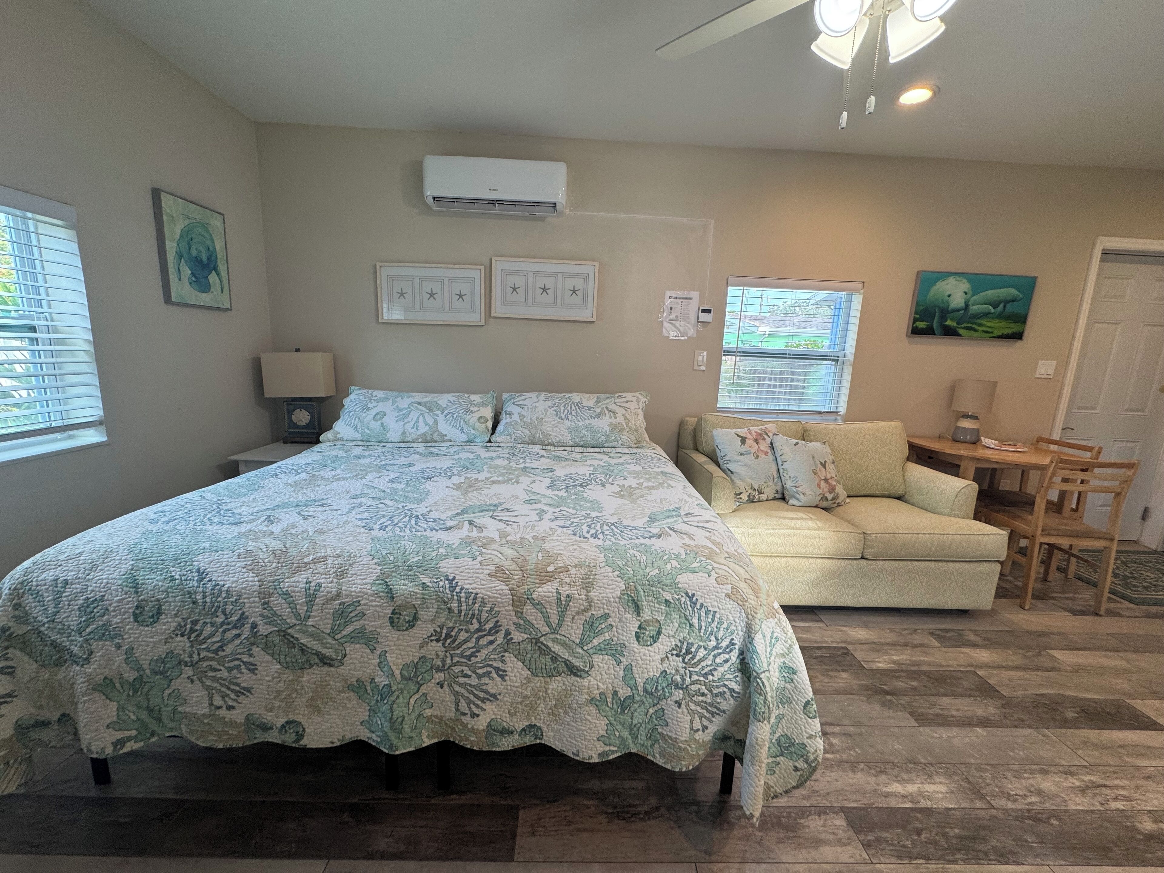 1 quarto, escrivaninha, ferros/tábuas de passar roupa, Wi-Fi de cortesia