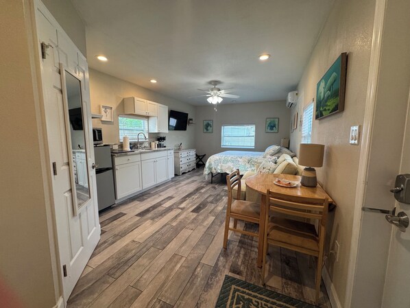 1 bedroom, desk, iron/ironing board, free WiFi