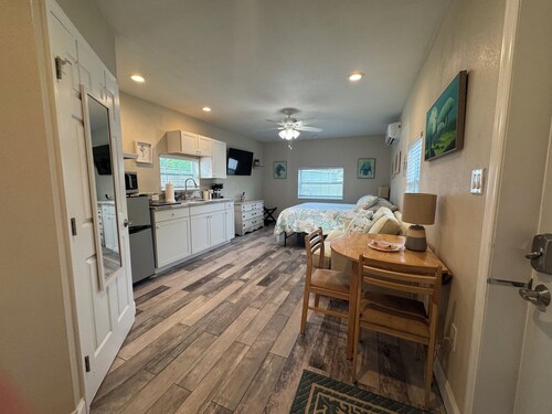 Walk to The Beach, shops and restaurants, The sweetest place is “The Sweet”