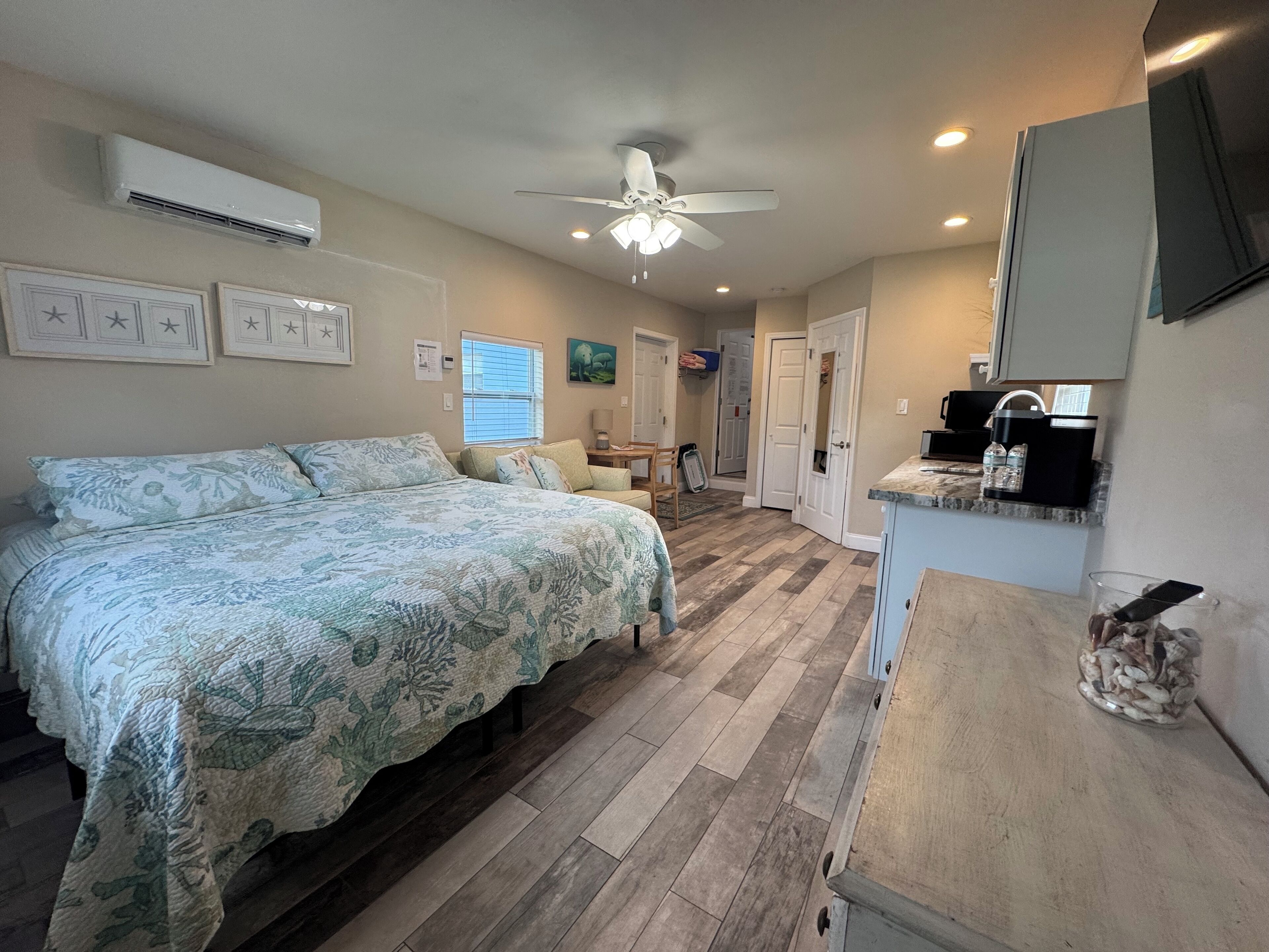 1 soverom, skrivebord, strykejern/-brett og wi-fi (inkludert)