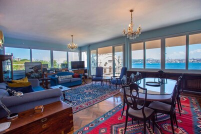 Waterfront Penthouse Apt. with a Stunning View