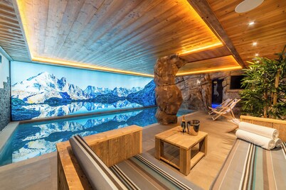 CHALET DE LUXE in MERIBEL, 18 pers - swimming pool - services included