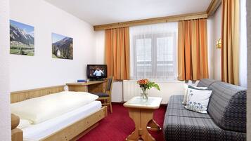 Comfort Single Room, Mountain View | Hypo-allergenic bedding, down comforters, in-room safe