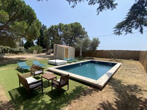 Pool - In Beauty Beaucaire: Cottage with Private Pool, Garden, and Balneotherapy (Beaucaire)