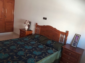 Apartment, Mehrere Betten | 4 Schlafzimmer, Bügeleisen/Bügelbrett, Bettwäsche