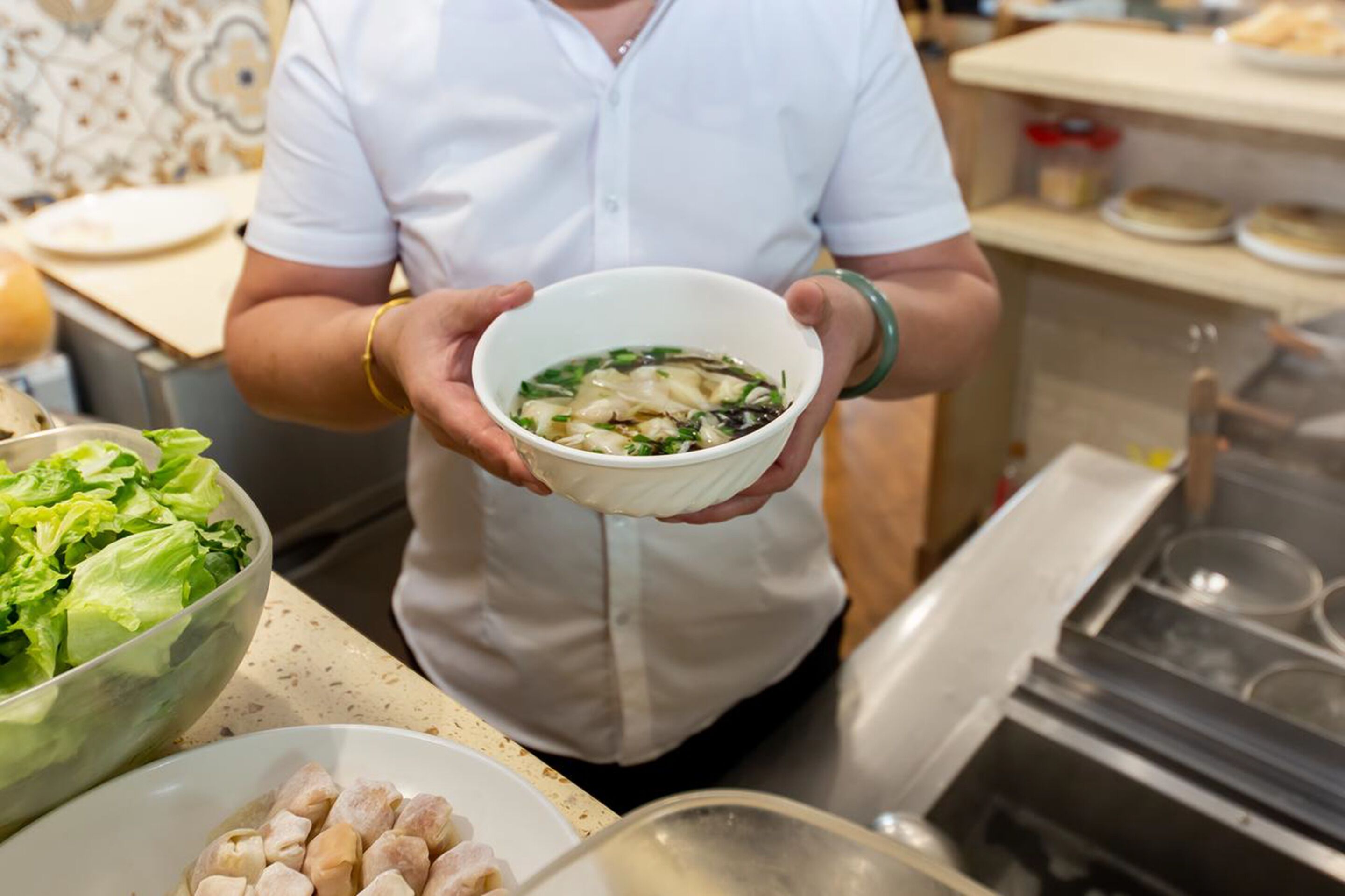 daily buffet breakfast (cny 20 per person)