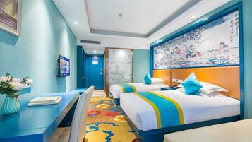 Minibar, caja de seguridad en la habitación y escritorio