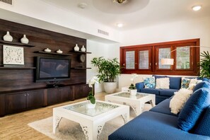 Smart TV, DVD player, books, stereo