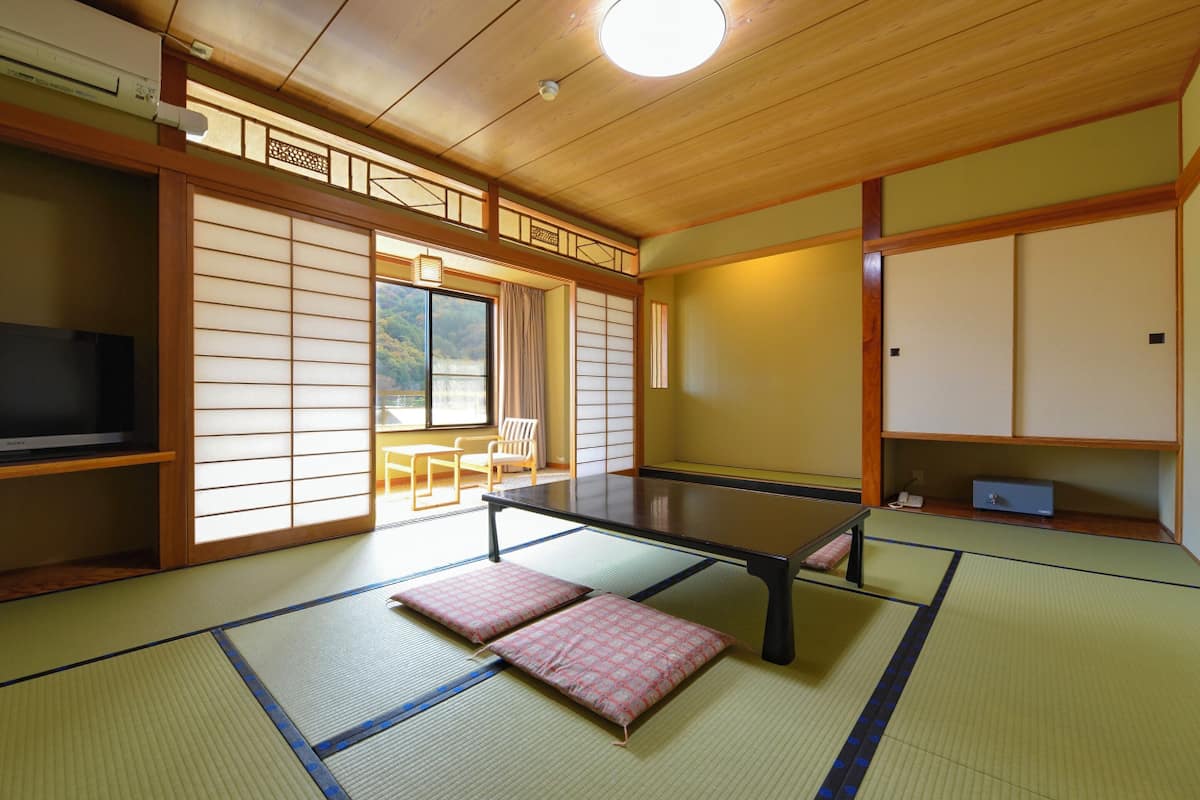 Quarto standard (Japanese-Style, Shared Bathroom) | Roupa de cama