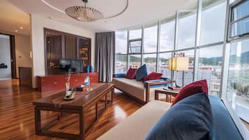 Blackout curtains, free WiFi