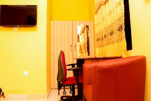 Daily continental breakfast (USD 4 per person)