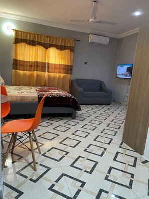 Desk, laptop workspace, iron/ironing board, free WiFi