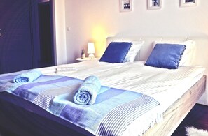 Appartement Supérieur, accessible aux personnes à mobilité réduite, vue établissement | 1 chambre, matelas mémoire de forme, Wi-Fi gratuit