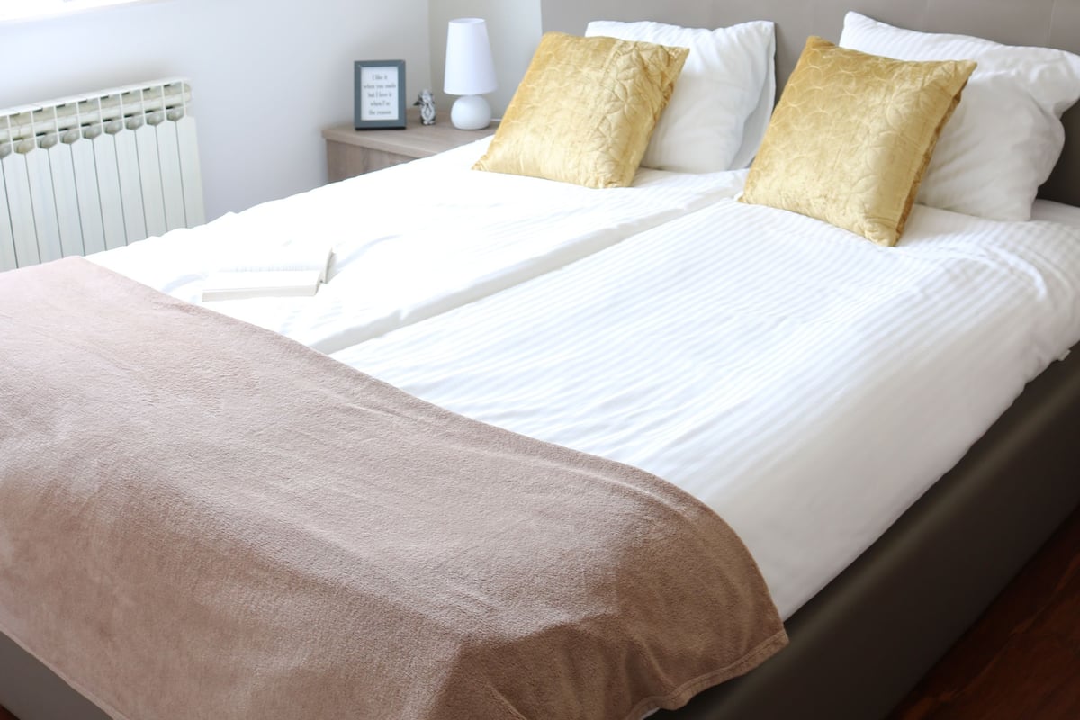 Departamento superior, vista al jardín, en el área del jardín | 1 habitación, camas con efecto memoria y wifi gratis 