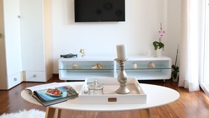 슈피리어 아파트, 장애인 지원, 리조트 전망 | 거실 공간 | LED TV
