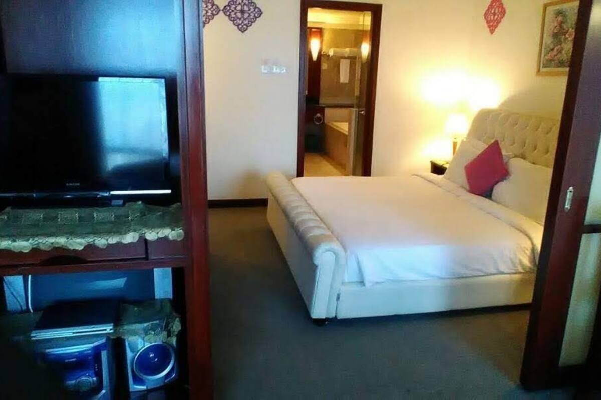 Studio | Desk, soundproofing, iron/ironing board, WiFi (free)