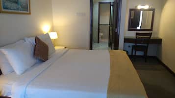 Desk, soundproofing, iron/ironing board, free WiFi