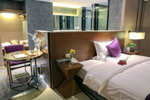 Elegant Double Room(Chinese Domestic Guests Only) | Blackout drapes, soundproofing, free WiFi, wheelchair access - Yunman Hotel Kunming Donghua (Kunming)