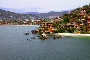 En la playa y toallas de playa