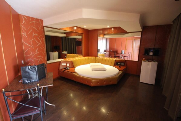 Minibar, Verdunkelungsvorhänge, schallisolierte Zimmer, kostenloses WLAN