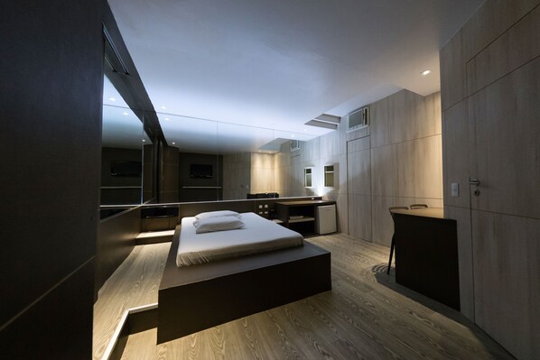 套房, 热水浴缸 (Master) | 迷你吧、遮光窗帘、隔音、免费 WiFi