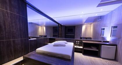 SNOB Motel