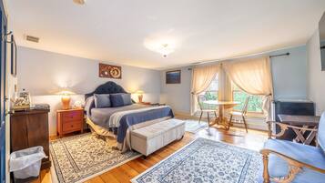 Superior Double Room, Ensuite (Blue Heaven) | 1 bedroom, individually decorated, individually furnished