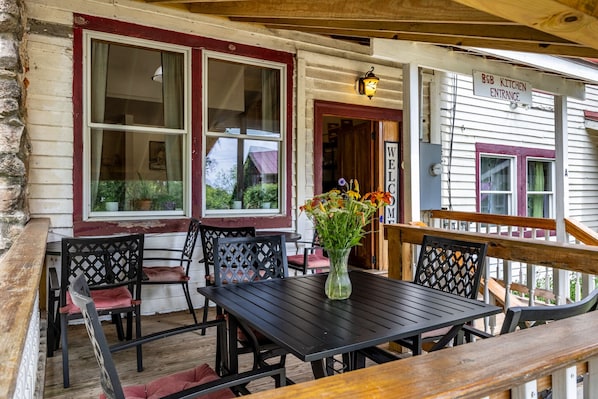 Fridge, microwave, coffee/tea maker, electric kettle - Bliss Point Farm and B&B (Dyke)