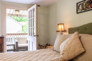 Triple Room, Ensuite (Garden Room ) | 1 bedroom, individually decorated, individually furnished - Bliss Point Farm and B&B (Dyke)