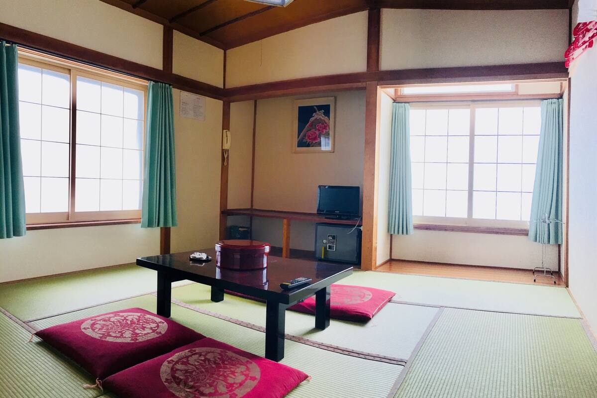 传统客房 (Japanese Style, 5 Guests) | 客房内保险箱、免费 WiFi