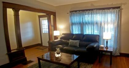 Huge Apartment in Beautiful Brick House ★ Near All