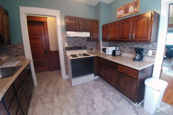 KĂŒhlschrank, Mikrowelle, Ofen, Herdplatte