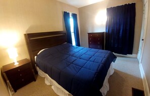 3 Schlafzimmer, Schreibtisch, Bügeleisen/Bügelbrett, Reisekinderbett