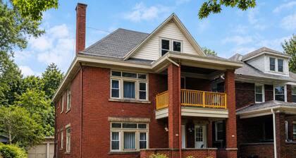 Huge Apartment in Beautiful Brick House ★ Near All