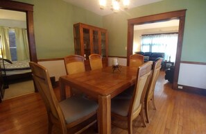 Dining - Huge Apartment in Beautiful Brick House ★ Near All (Erie)