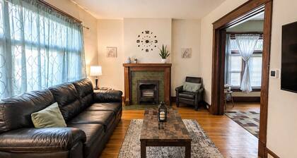 Huge Apartment in Beautiful Brick House ★ Near All