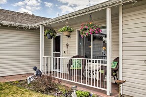 Terrace/patio - Cozy Getaway w/ Yard & Patio: 4 Mi to Hayden Lake! (Hayden)