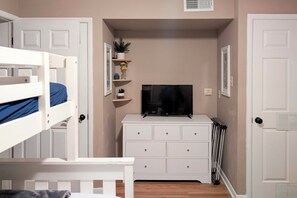 1 chambre, fer et planche à repasser, accès Internet, draps fournis