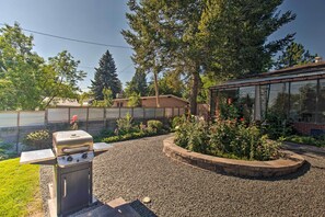Terrace/patio - Private Lake: Family Home w/ Large Yard in Denver! (Denver)
