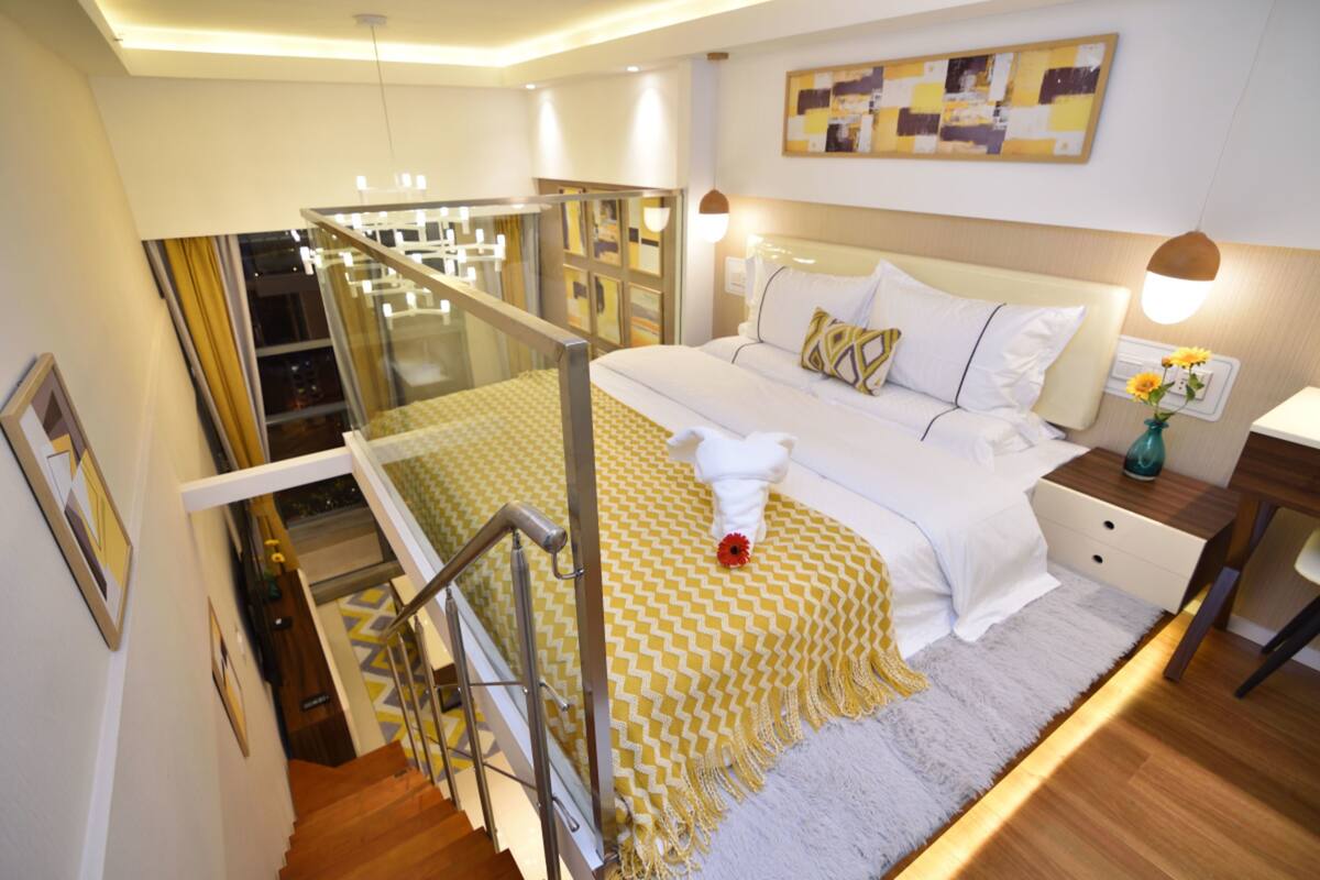 Minibar, desk, blackout curtains, free WiFi