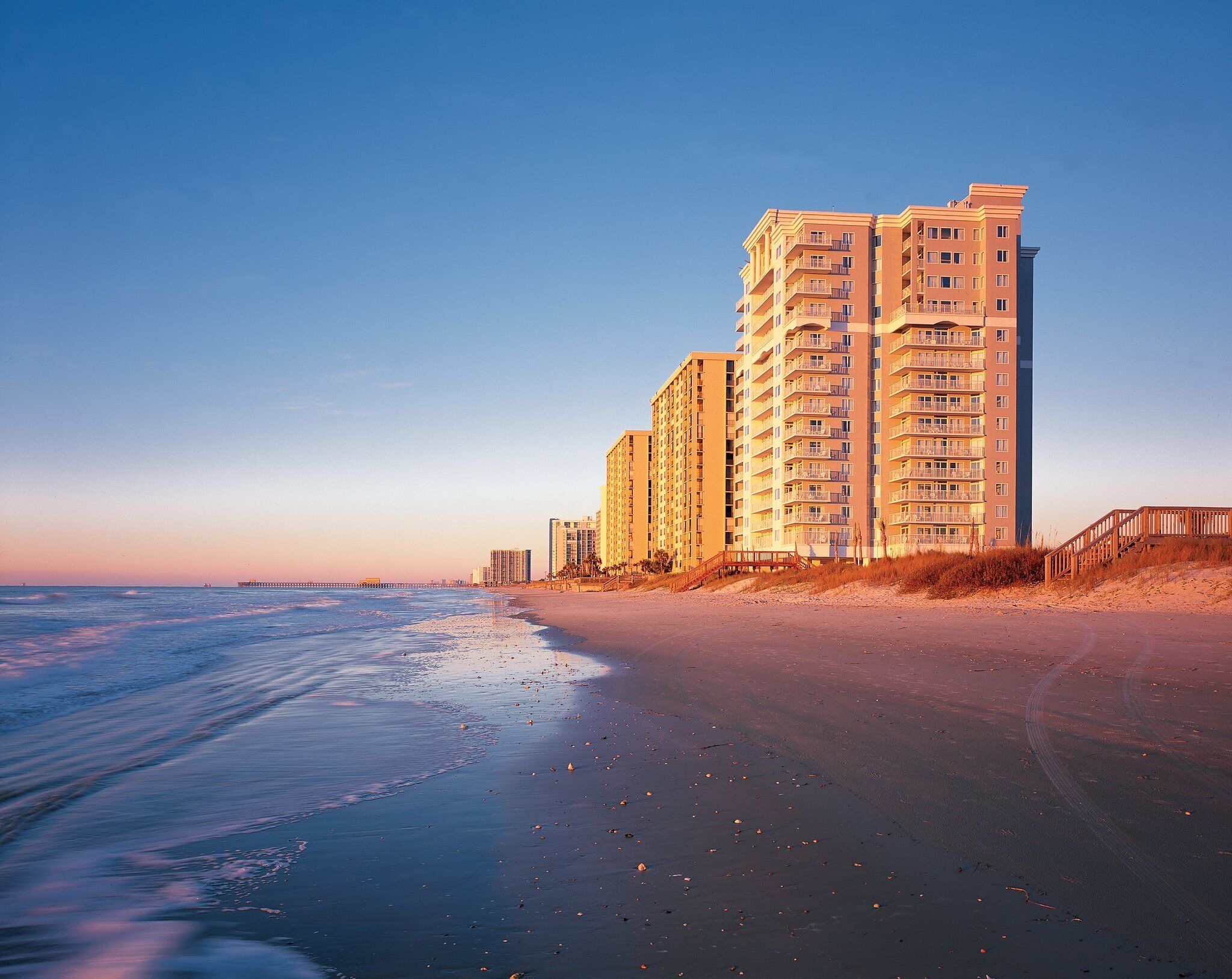 Spacious Oceanfront Resort with Onsite Restaurant, 5 Pools, 2 indoor Pools and Beach Access