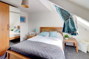 3 soverom, strykejern/-brett, reiseseng for barn og wi-fi (inkludert)