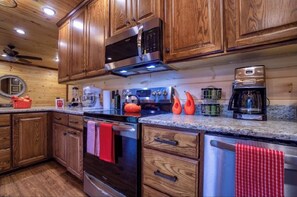 Grand réfrigérateur, micro-ondes, four, plaque de cuisson