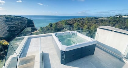 Superbe villa avec une vue exceptionnelle sur la mer et un design moderne