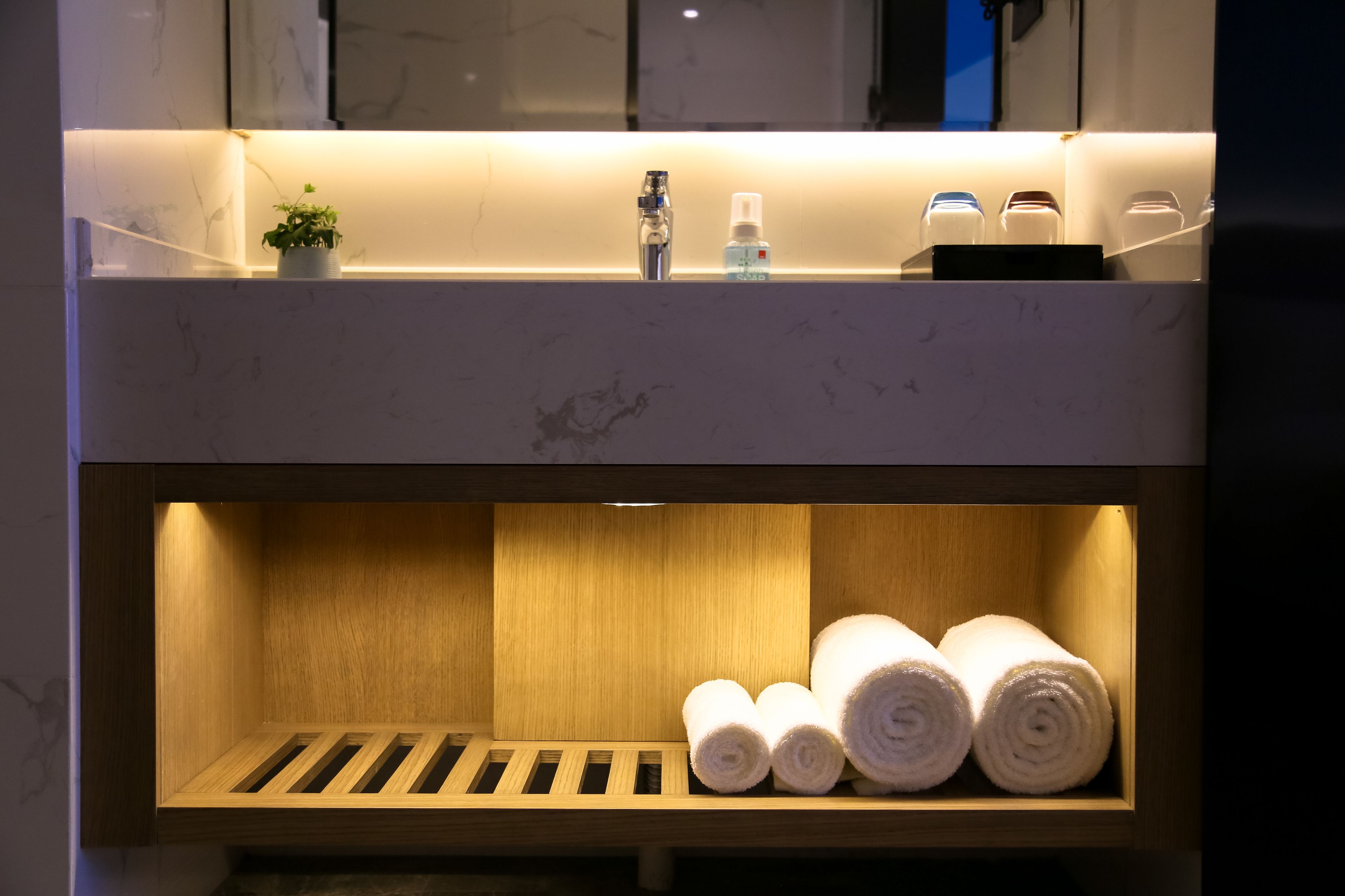 standard double room(chinese domestic guests only) | bathroom | free toiletries, hair dryer, slippers